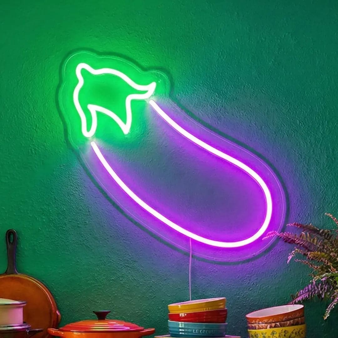 Eggplant Emoji LED Neon Sign vista 1